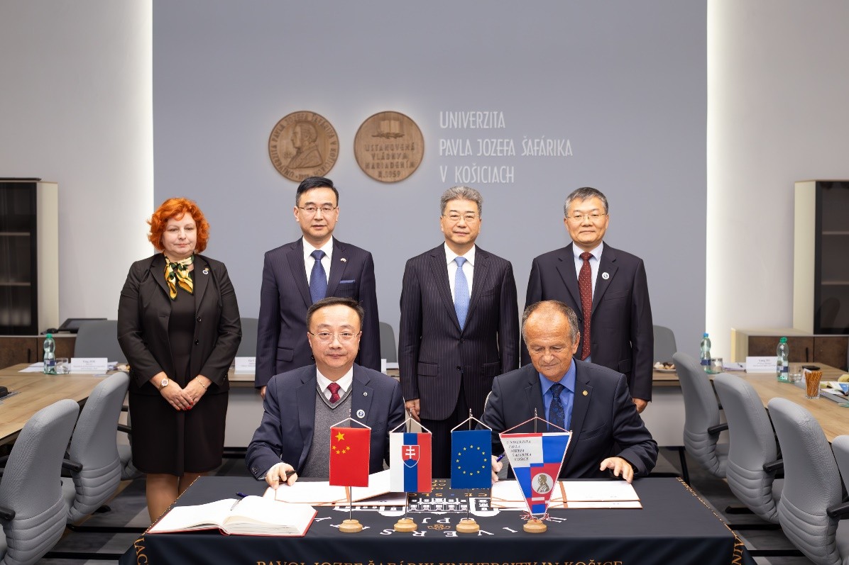 公司与帕沃尔·约瑟夫·沙发里克大学签署合作备忘录 公司与帕沃尔·约瑟夫·沙发里克大学签署合作备忘录